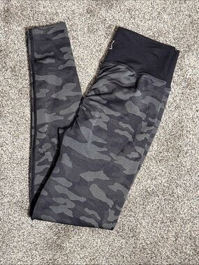 Victoria secrets Pink Sport Black Gray Camo Leggings